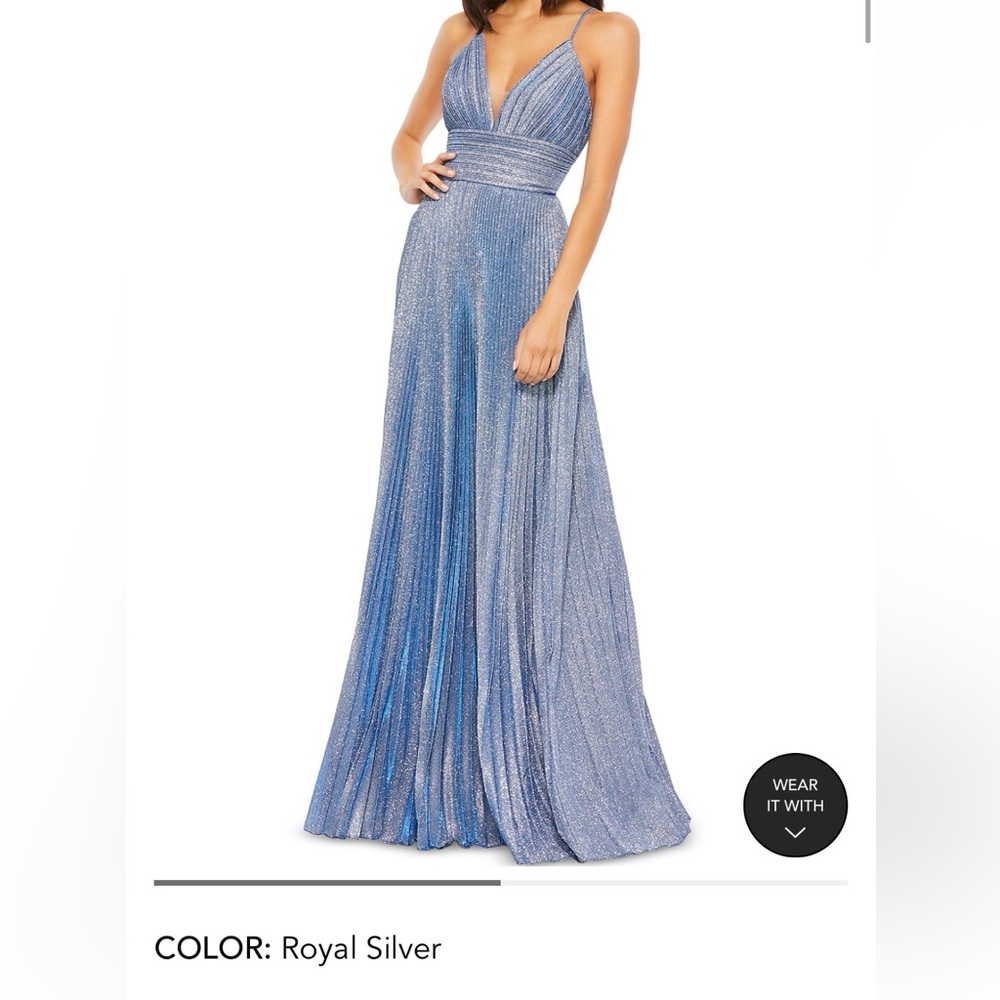 MAC DUGGAL
Metallic Empire Gown